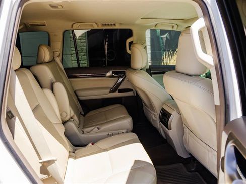 Used 2017 Lexus GX 460 Luxury AWD/4WD image 31