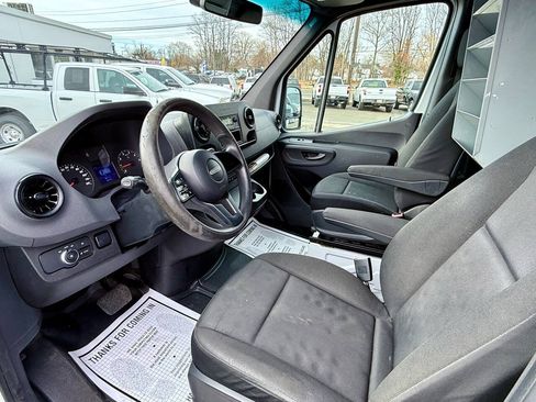 Used 2019 Freightliner Sprinter 2500 RWD image 10