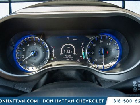 Used 2024 Chrysler Pacifica Touring-L FWD image 7