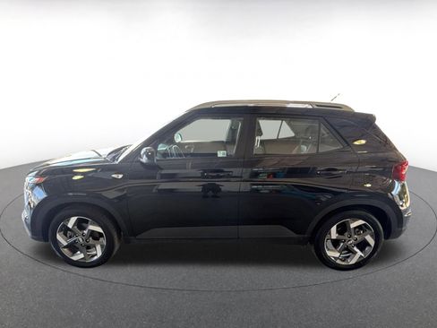 Used 2025 Hyundai Venue SEL FWD image 3