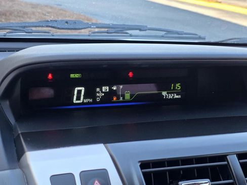 Used 2013 Toyota Prius V Five image 13