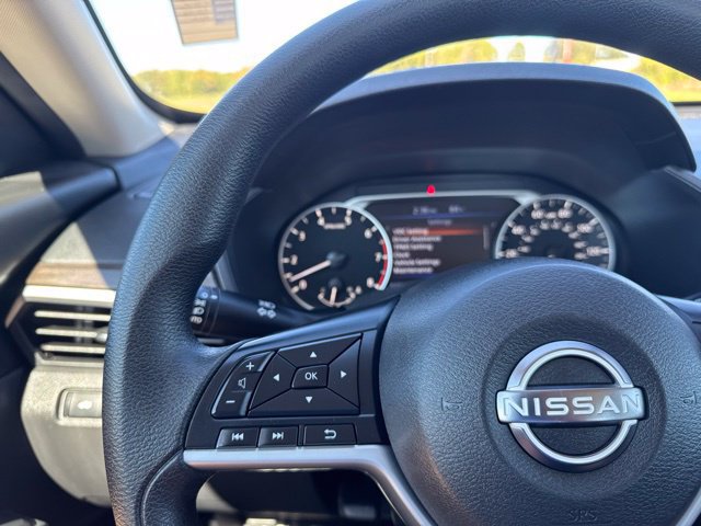 Used 2025 Nissan Altima 2.5 SV FWD image 9
