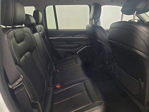 Used 2022 Jeep Grand Cherokee Limited AWD/4WD image 19