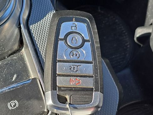 Used 2021 Ford Edge SEL w/ Convenience Package image 6