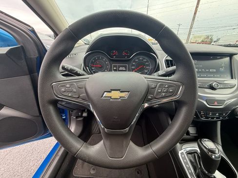 Used 2017 Chevrolet Cruze LT w/ Convenience Package image 16