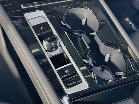 New 2025 Volkswagen Atlas SEL Premium R-Line image 18