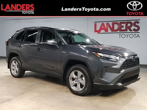 Used 2022 Toyota RAV4 XLE w/ Convenience Package image 1