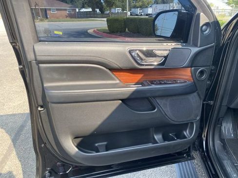 Used 2018 Lincoln Navigator Select w/ Technology Package RWD image 27