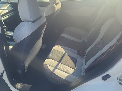 Used 2018 Subaru Crosstrek 2.0i Premium w/ Eyesight System image 11