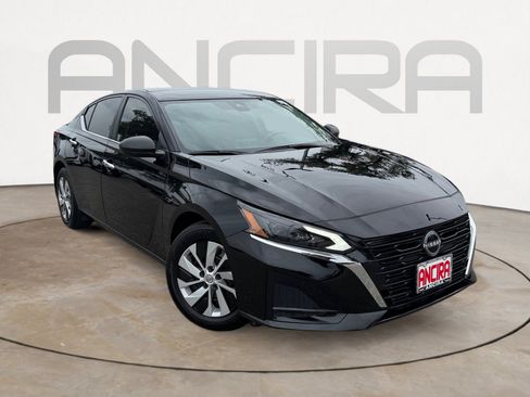 Certified 2025 Nissan Altima 2.5 S FWD image 4