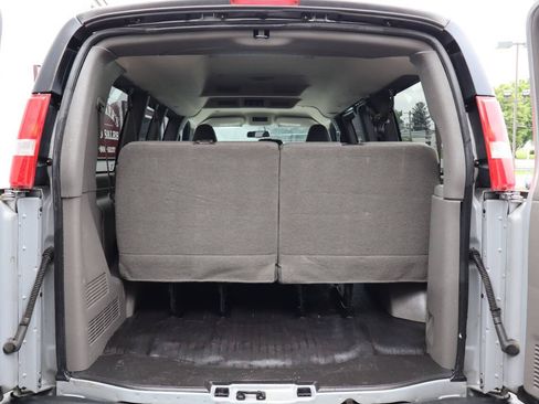 Used 2018 Chevrolet Express 2500 LS w/ Driver Convenience Package RWD image 5