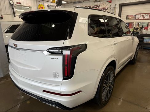 Used 2023 Cadillac XT6 Sport w/ Technology Package image 6