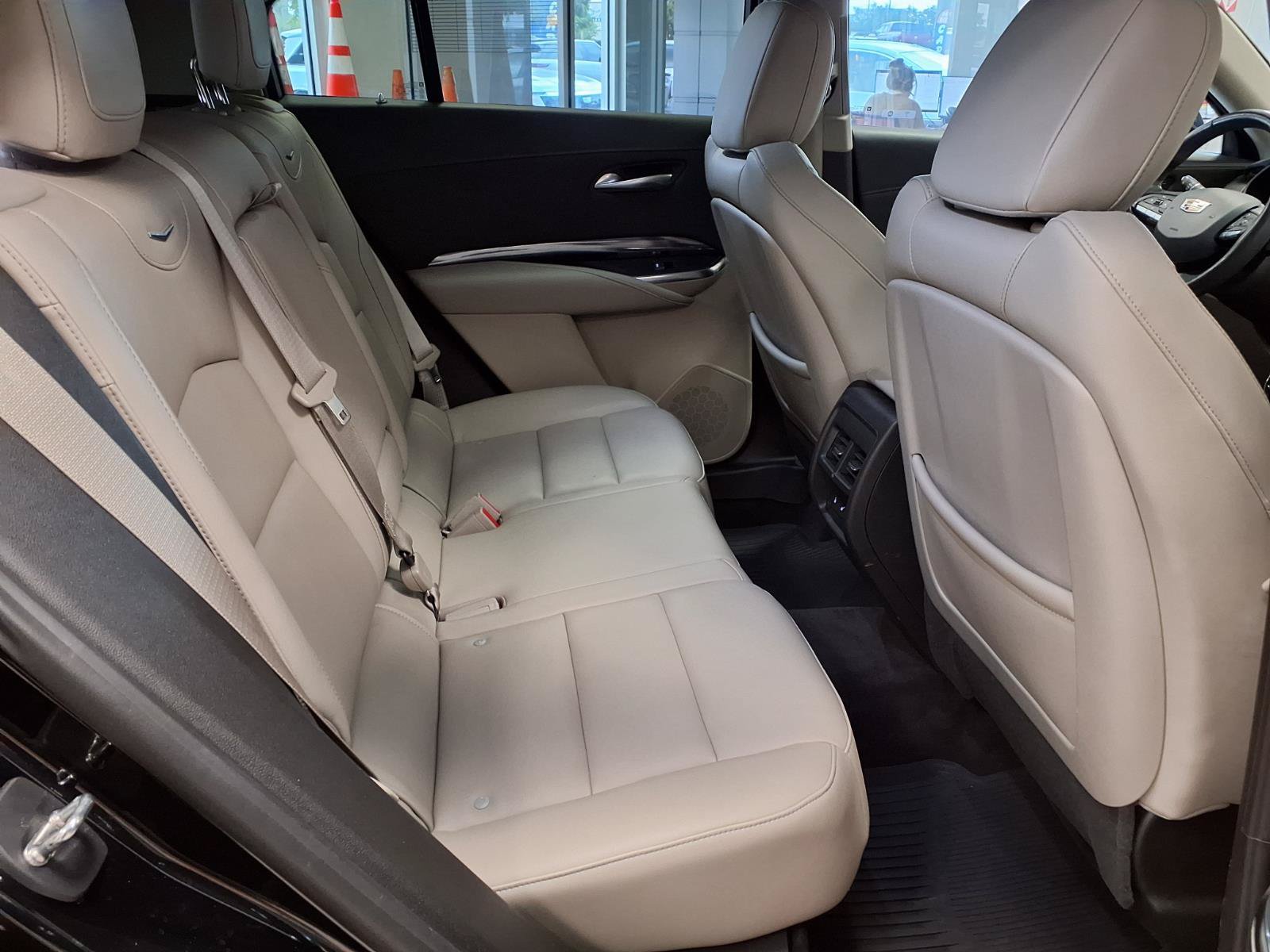 Used 2023 Cadillac XT4 Luxury w/ Cold Weather Package AWD/4WD image 14