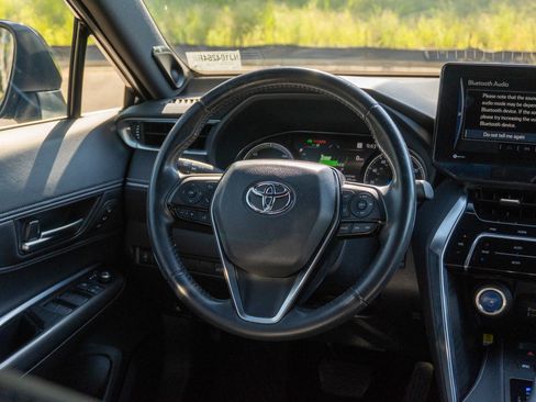 Used 2022 Toyota Venza XLE AWD/4WD image 21