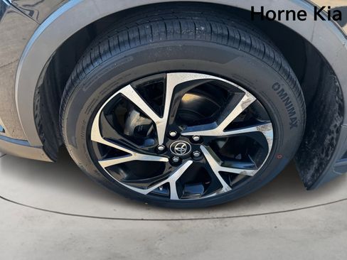 Used 2018 Toyota C-HR XLE image 7