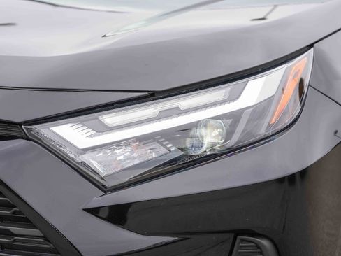 Used 2025 Toyota RAV4 XLE AWD/4WD image 5