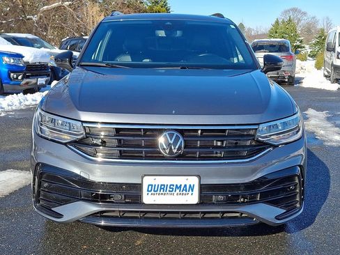 Used 2024 Volkswagen Tiguan SE R-Line image 2