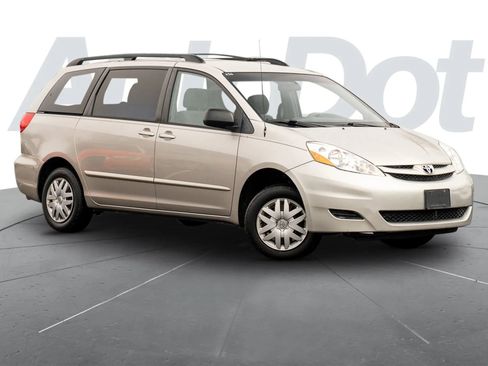 Used 2007 Toyota Sienna LE image 1