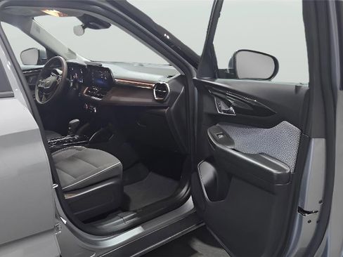 Used 2025 Chevrolet TrailBlazer LT image 19