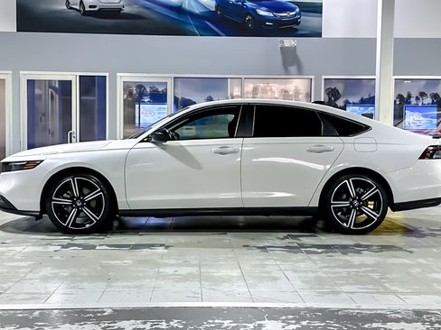 Used 2024 Honda Accord Sport image 2