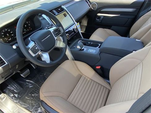 New 2025 Land Rover Discovery Dynamic SE image 5