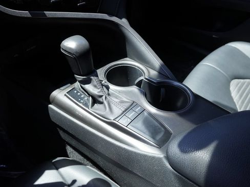 Used 2022 Toyota Camry SE FWD image 19