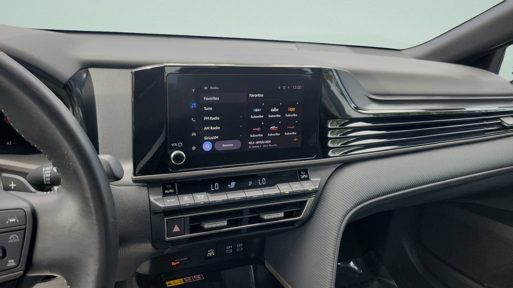 Used 2025 Toyota Camry SE FWD image 17