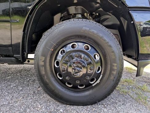 New 2026 RAM 3500 Laramie AWD/4WD image 10