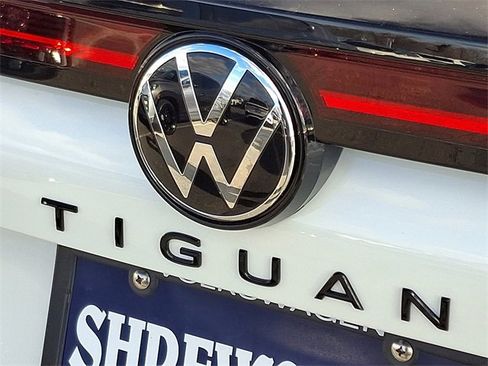 New 2026 Volkswagen Tiguan SE R-Line image 12