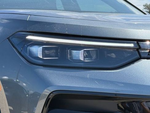 Certified 2026 Volkswagen Tiguan SE R-Line FWD image 3