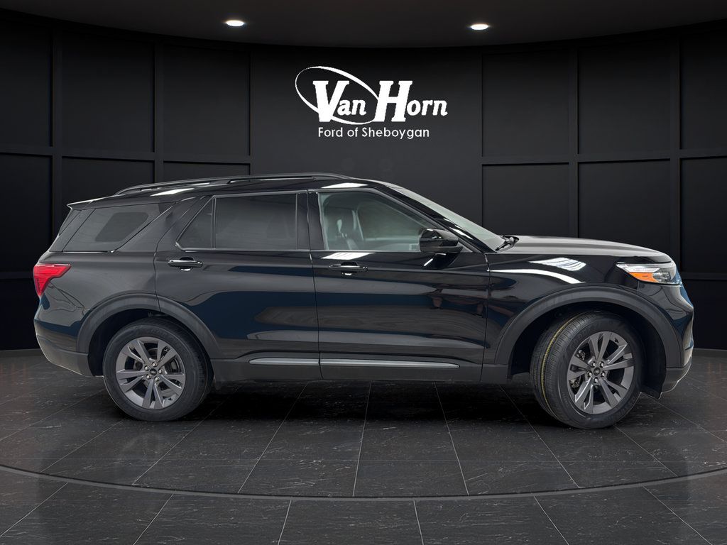 Used 2023 Ford Explorer XLT w/ Equipment Group 202A AWD/4WD image 8