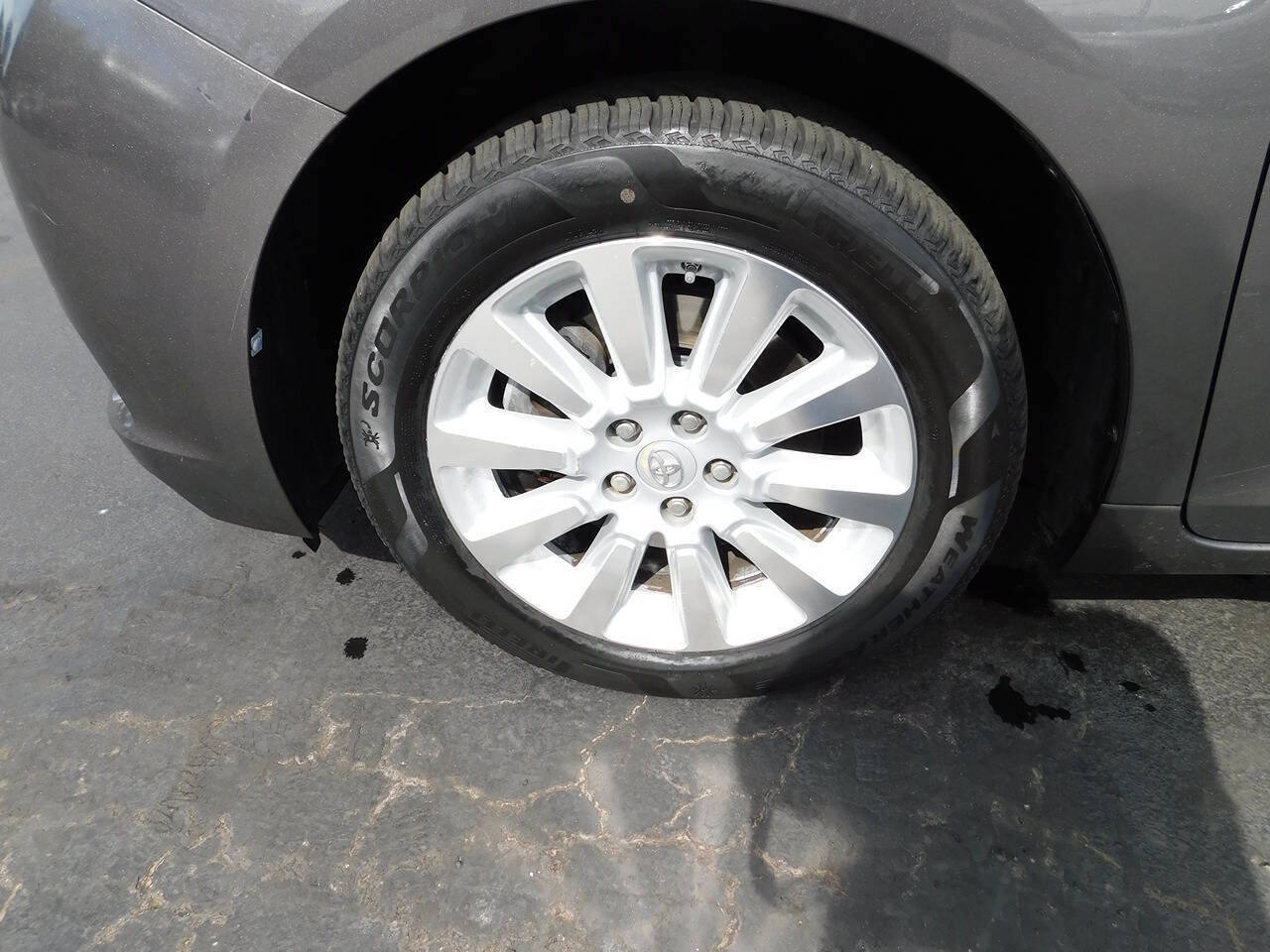 Used 2012 Toyota Sienna LE w/ Towing Pkg AWD/4WD image 6