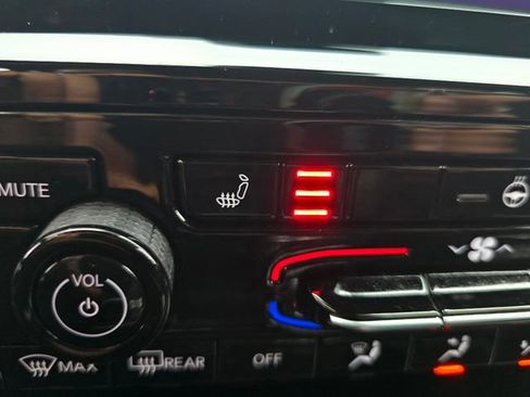 Used 2025 Jeep Grand Cherokee Laredo X w/ Luxury Tech Group I image 15