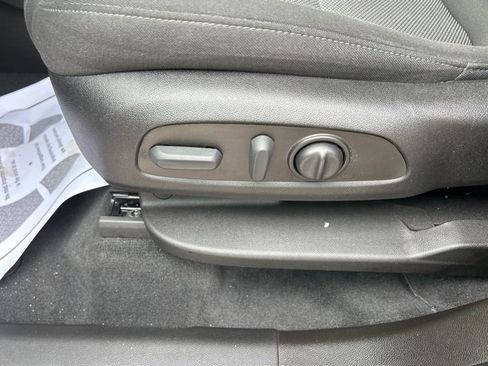 Used 2023 Chevrolet Traverse LT image 22