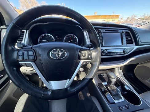 Used 2017 Toyota Highlander Limited image 28