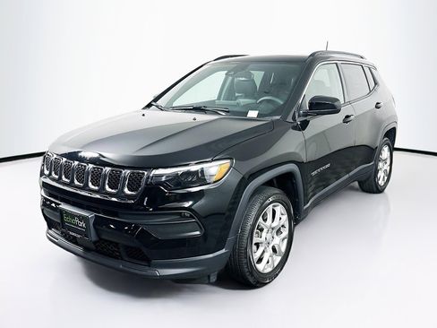 Used 2023 Jeep Compass Latitude w/ Sun and Sound Group AWD/4WD image 3