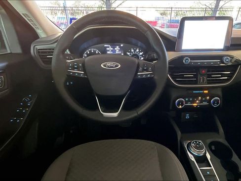 Used 2022 Ford Escape SE w/ SE Sport Appearance Package image 6