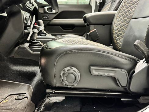 Used 2022 Jeep Wrangler Unlimited Sahara image 8