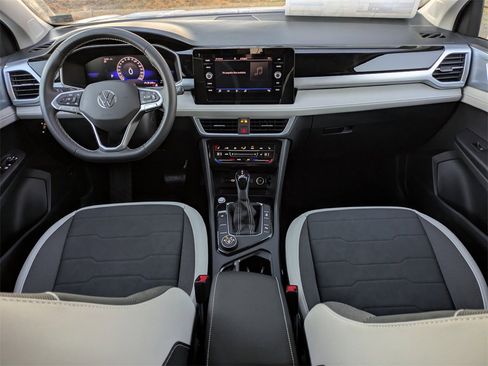 New 2026 Volkswagen Taos SE image 15
