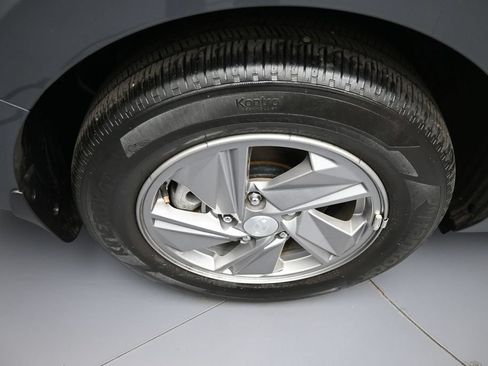 Certified 2025 Hyundai Elantra SE FWD image 12