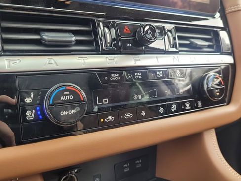 New 2026 Nissan Pathfinder Platinum AWD/4WD image 18
