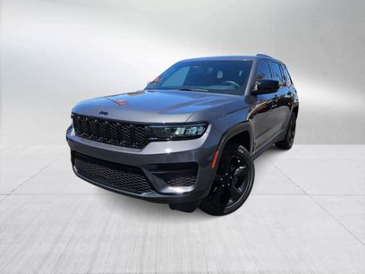 Used 2023 Jeep Grand Cherokee Altitude