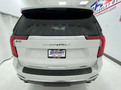 Used 2025 GMC Yukon XL Denali AWD/4WD image 5