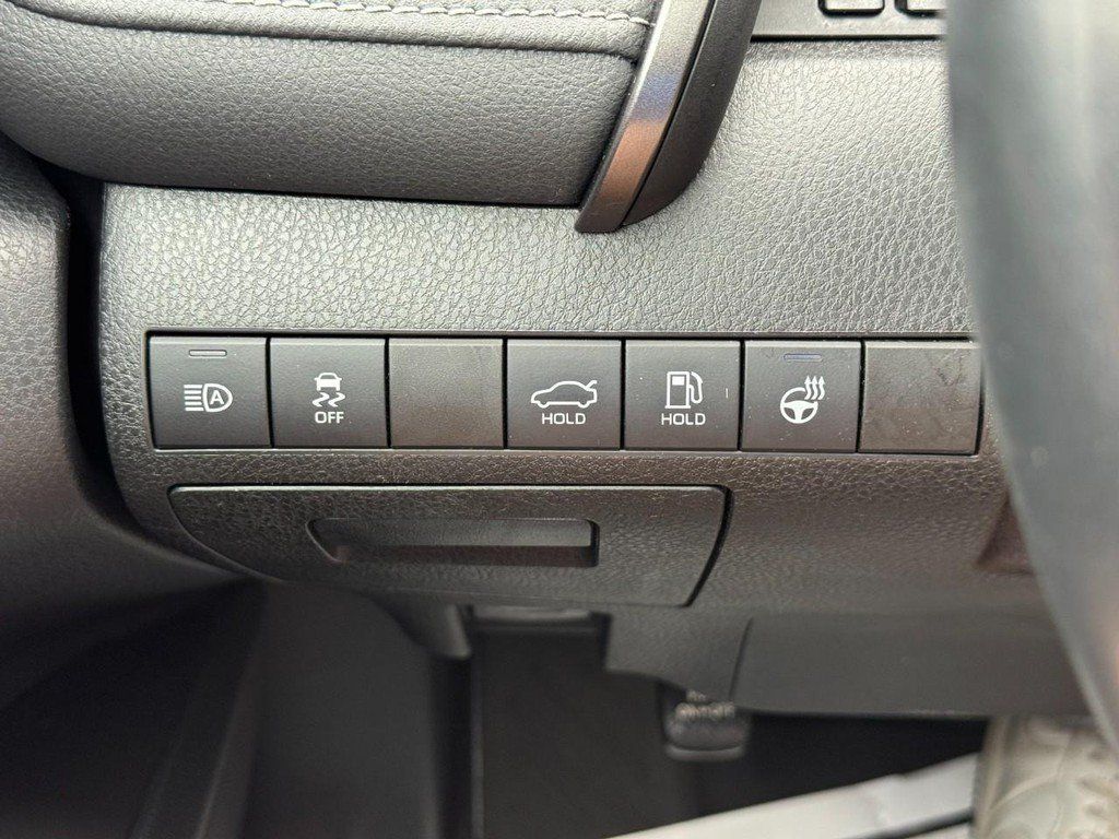Used 2022 Toyota Camry SE w/ Cold Weather Package FWD image 22