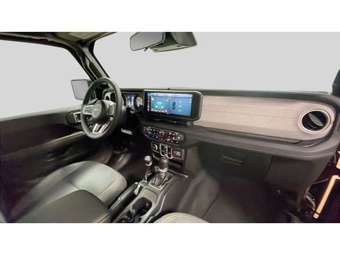 Used 2025 Jeep Wrangler Unlimited Sahara w/ Safety Group image 18