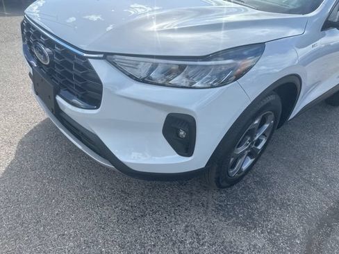 Certified 2025 Ford Escape ST-Line Select AWD/4WD image 9