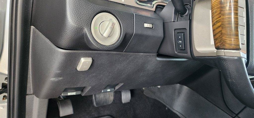 Used 2010 Lincoln Navigator L 4WD image 34