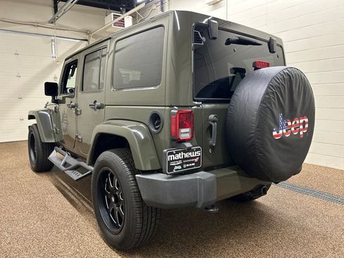 Used 2016 Jeep Wrangler Unlimited Sahara w/ Dual Top Group AWD/4WD image 4