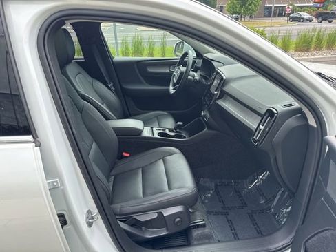 Certified 2025 Volvo XC40 B5 Core AWD/4WD image 15