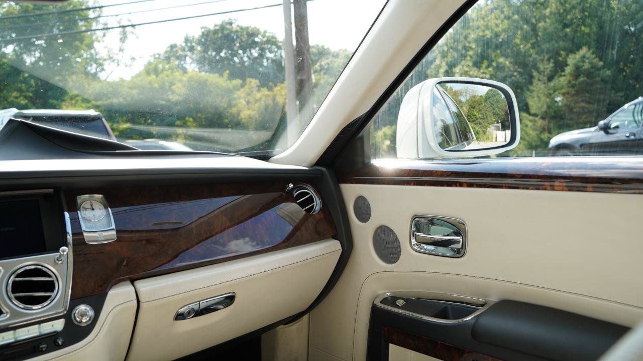 Used 2011 Rolls-Royce Ghost RWD image 68